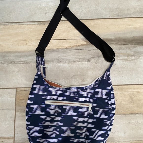 Kavu Navy and White Crossbody Bag - Picture 2 of 8